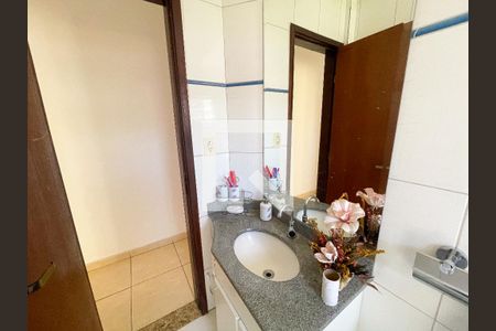 Banheiro de apartamento à venda com 2 quartos, 69m² em Industrial Santa Rita, Contagem