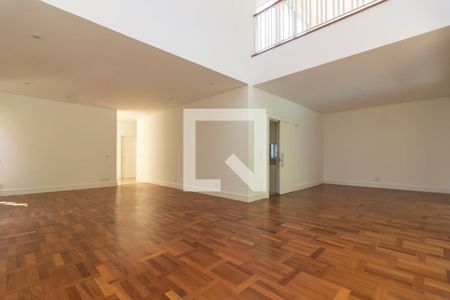 Casa à venda com 550m², 3 quartos e 3 vagasSala