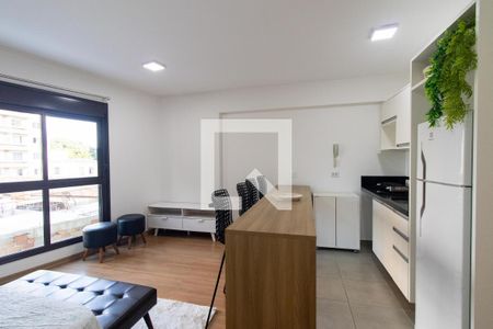 Sala/Cozinha de apartamento para alugar com 1 quarto, 27m² em Água Verde, Curitiba