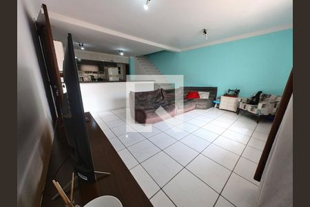 Sala de casa para alugar com 2 quartos, 180m² em Vila Nina, São Paulo