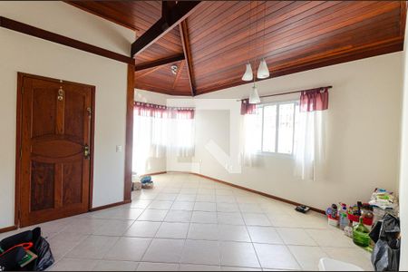Sala de casa para alugar com 4 quartos, 179m² em Maceio, Niterói