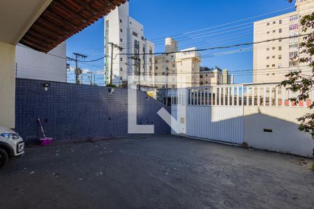 Garagem de casa à venda com 4 quartos, 400m² em Sagrada Família, Belo Horizonte