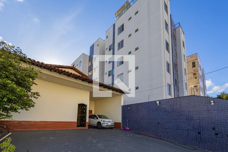 Garagem de casa à venda com 4 quartos, 400m² em Sagrada Família, Belo Horizonte