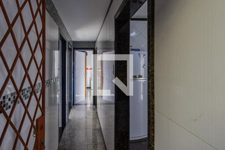 Corredor de casa à venda com 4 quartos, 400m² em Sagrada Família, Belo Horizonte