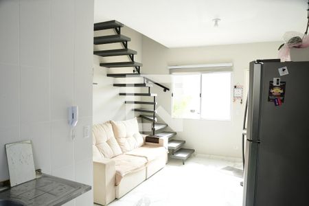 Sala de casa de condomínio para alugar com 2 quartos, 42m² em Chácara Ondas Verdes, Cotia