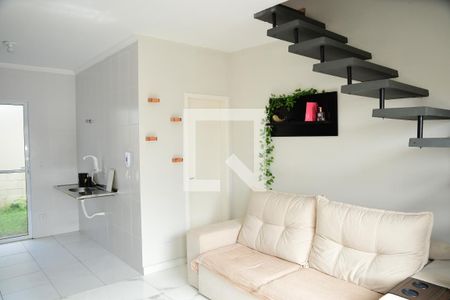 Sala de casa de condomínio para alugar com 2 quartos, 42m² em Chácara Ondas Verdes, Cotia