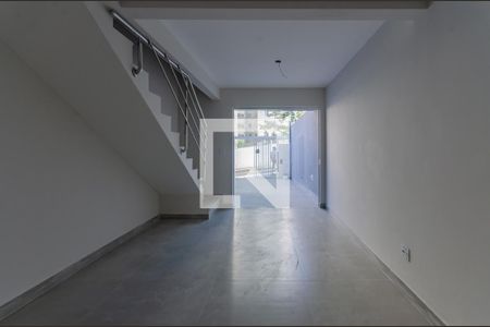 Sala de casa à venda com 2 quartos, 65m² em Planalto, Belo Horizonte