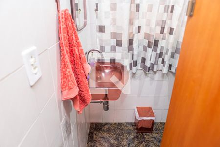 Banheiro de casa à venda com 2 quartos, 130m² em Vila Domitila, São Paulo