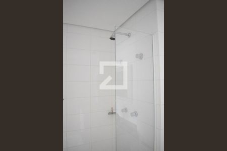 Banheiro de apartamento para alugar com 1 quarto, 35m² em Centro, Curitiba
