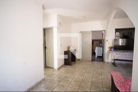 Sala de casa à venda com 3 quartos, 70m² em Rio Branco, Belo Horizonte