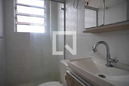 Banheiro de apartamento à venda com 1 quarto, 52m² em Vila Ipiranga, Porto Alegre