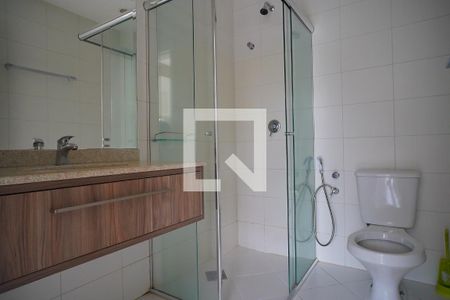 Banheiro  de kitnet/studio para alugar com 1 quarto, 55m² em Itacorubi, Florianópolis