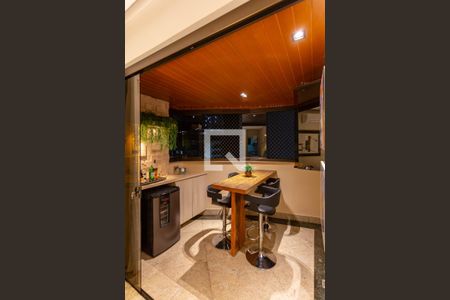 Cozinha de apartamento à venda com 3 quartos, 110m² em Cidade Nova, Belo Horizonte