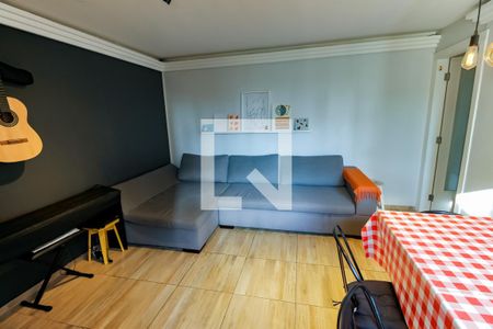 Sala de apartamento à venda com 3 quartos, 64m² em Vila Suzana, São Paulo