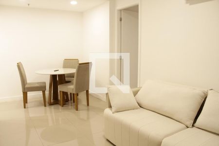 Sala de apartamento à venda com 2 quartos, 70m² em Barra da Tijuca, Rio de Janeiro