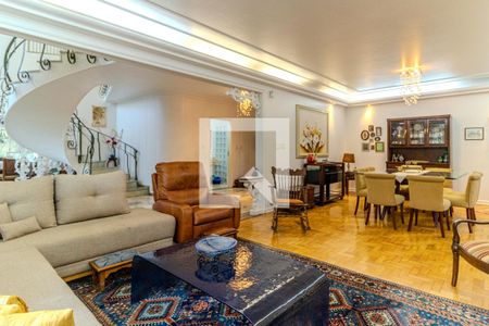 Casa à venda com 349m², 4 quartos e 4 vagasSala