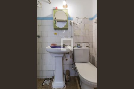 Banheiro de apartamento à venda com 1 quarto, 46m² em Floresta, Porto Alegre