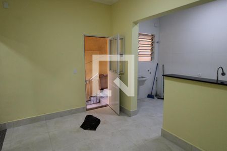 Sala/Cozinha de casa para alugar com 1 quarto, 59m² em Jardim Miriam, São Paulo