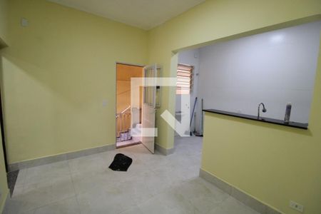 Sala/Cozinha de casa para alugar com 1 quarto, 59m² em Jardim Miriam, São Paulo