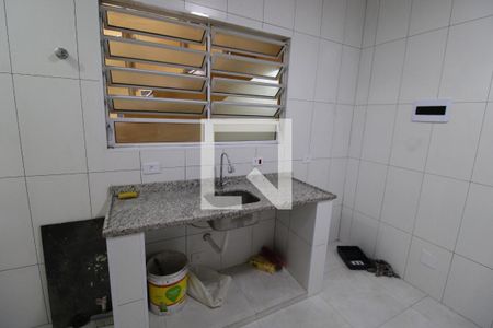 Cozinha de casa para alugar com 1 quarto, 70m² em Jardim Miriam, São Paulo