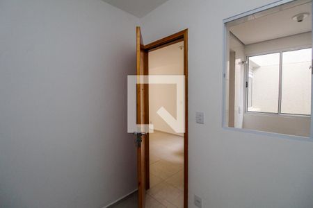 Quarto 2 de apartamento para alugar com 2 quartos, 34m² em Jardim Vila Formosa, São Paulo