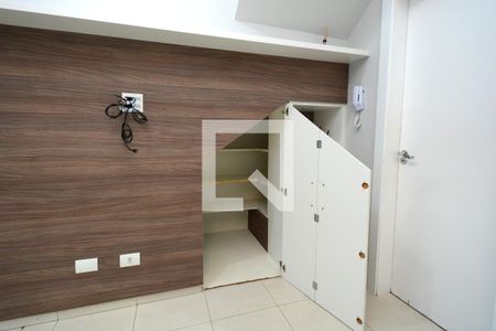 Detalhe Sala de casa de condomínio para alugar com 2 quartos, 70m² em Vila Marari, São Paulo