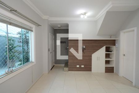 Sala de casa de condomínio para alugar com 2 quartos, 70m² em Vila Marari, São Paulo