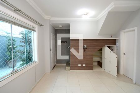 Sala de casa de condomínio para alugar com 2 quartos, 70m² em Vila Marari, São Paulo