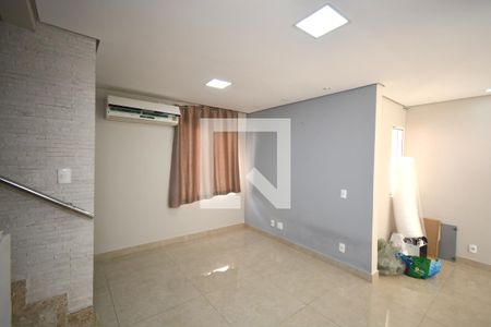 Sala de casa de condomínio à venda com 2 quartos, 90m² em Capela do Socorro, São Paulo