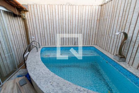 Casa à venda com 144m², 3 quartos e 3 vagas Casa à venda com 144m², 3 quartos e 3 vagasPiscina