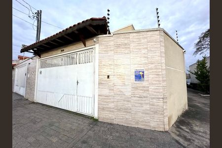Casa à venda com 144m², 3 quartos e 3 vagas Casa à venda com 144m², 3 quartos e 3 vagasFachada