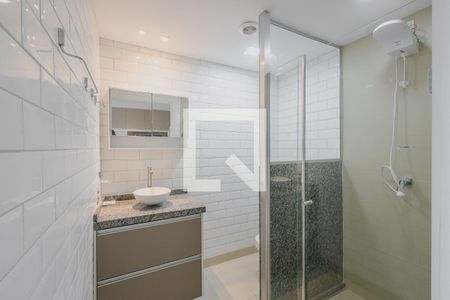 Banheiro de apartamento para alugar com 1 quarto, 25m² em Pinheiros, São Paulo