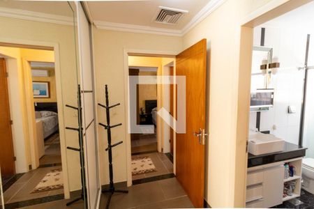 Casa para alugar com 285m², 4 quartos e 5 vagas Casa para alugar com 285m², 4 quartos e 5 vagasSuíte 1