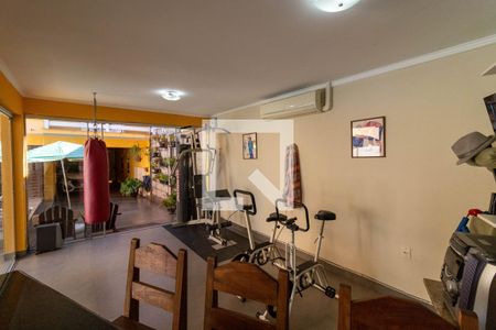 Casa para alugar com 285m², 4 quartos e 5 vagas Casa para alugar com 285m², 4 quartos e 5 vagasAcademia