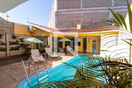 Casa para alugar com 285m², 4 quartos e 5 vagas Casa para alugar com 285m², 4 quartos e 5 vagasPiscina