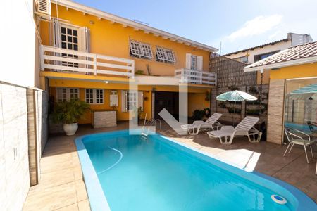 Casa para alugar com 285m², 4 quartos e 5 vagas Casa para alugar com 285m², 4 quartos e 5 vagasPiscina