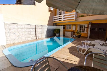 Casa para alugar com 285m², 4 quartos e 5 vagas Casa para alugar com 285m², 4 quartos e 5 vagasPiscina