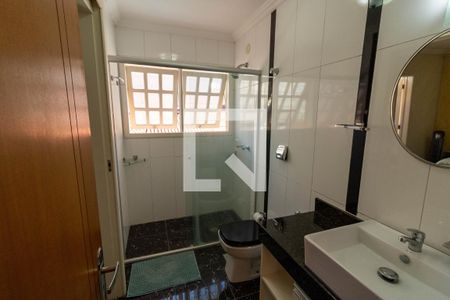 Casa para alugar com 285m², 4 quartos e 5 vagas Casa para alugar com 285m², 4 quartos e 5 vagasBanheiro da Suíte 2