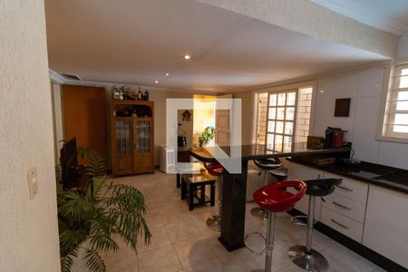 Casa para alugar com 285m², 4 quartos e 5 vagas Casa para alugar com 285m², 4 quartos e 5 vagasCozinha