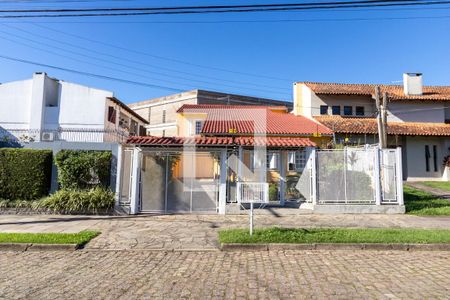 Casa para alugar com 285m², 4 quartos e 5 vagas Casa para alugar com 285m², 4 quartos e 5 vagasFachada