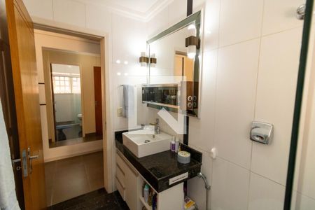 Casa para alugar com 285m², 4 quartos e 5 vagas Casa para alugar com 285m², 4 quartos e 5 vagasBanheiro da Suíte 1