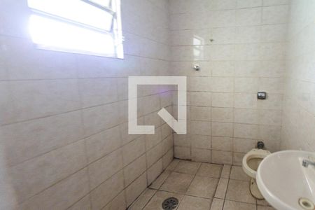 Banheiro de casa para alugar com 1 quarto, 57m² em Jardim Vila Formosa, São Paulo