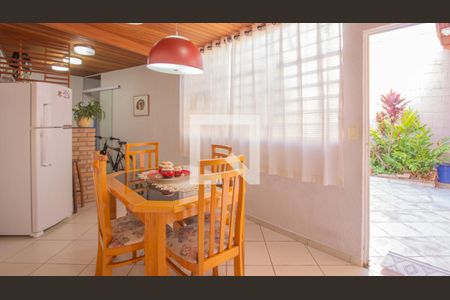 Casa à venda com 127m², 3 quartos e 3 vagas Casa à venda com 127m², 3 quartos e 3 vagasCozinha