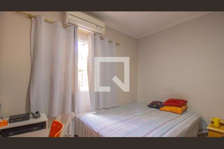 Casa à venda com 127m², 3 quartos e 3 vagas Casa à venda com 127m², 3 quartos e 3 vagasQuarto