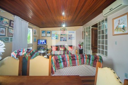 Sala de casa à venda com 6 quartos, 240m² em Jardim Carvalho, Porto Alegre