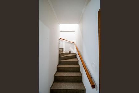 Escadas de casa para alugar com 3 quartos, 199m² em Campo Belo, São Paulo