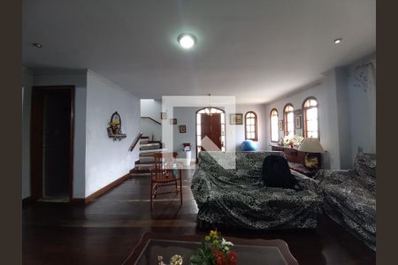 Sala de estar de casa à venda com 3 quartos, 100m² em Jardim dos Lagos, São Paulo