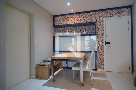 Sala  de apartamento para alugar com 2 quartos, 77m² em Jurerê, Florianópolis