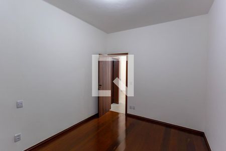 Quarto de casa para alugar com 3 quartos, 210m² em Santo Antônio, Belo Horizonte