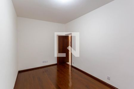 Quarto de casa para alugar com 3 quartos, 210m² em Santo Antônio, Belo Horizonte